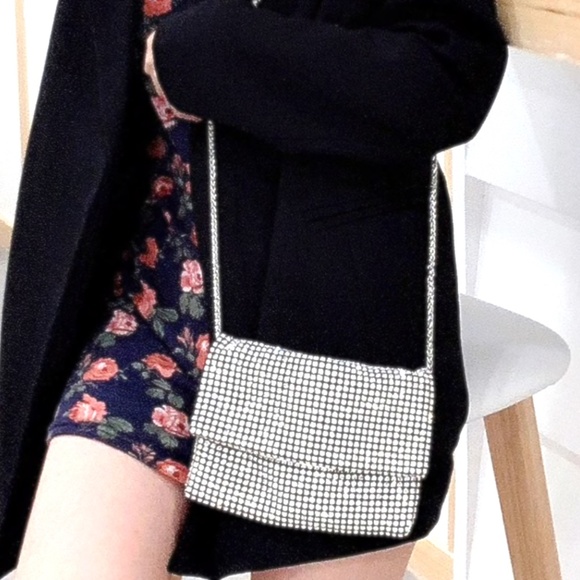 New! Rhinestone Chain Purse - Picture 3 of 13